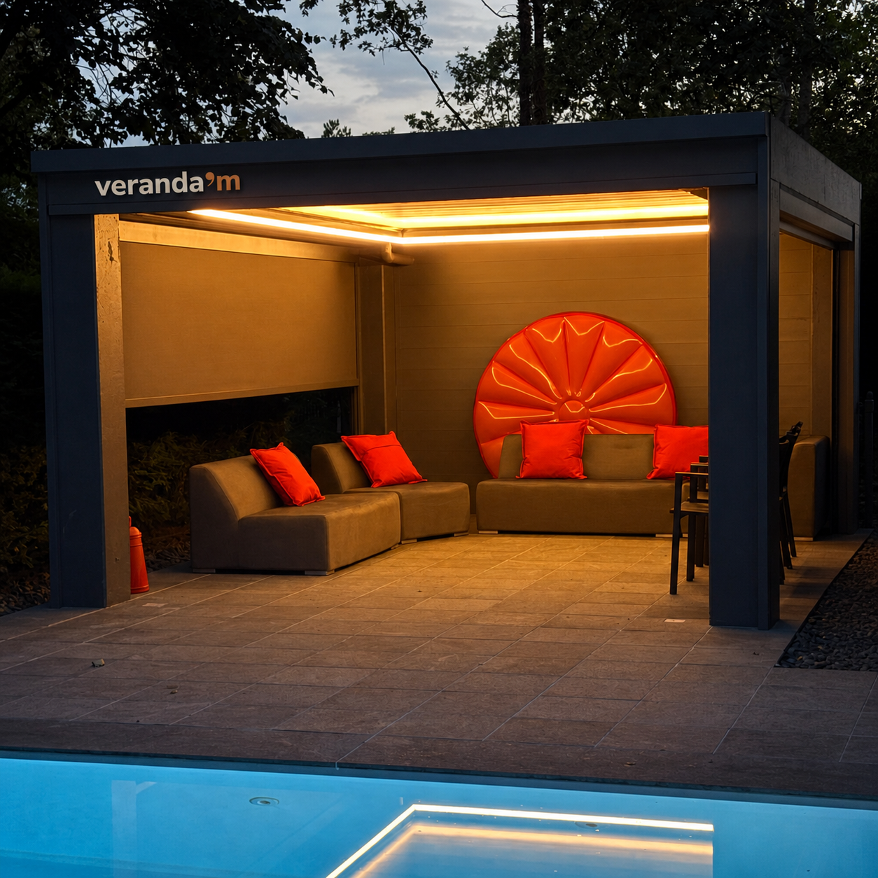 Cube veranda bij avondlicht