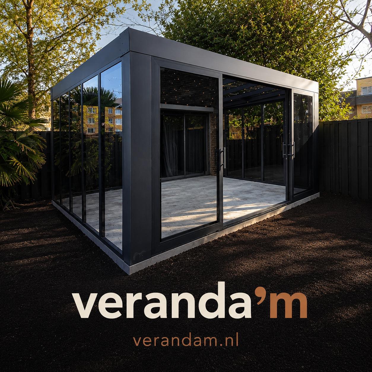 Cube veranda bij avondlicht