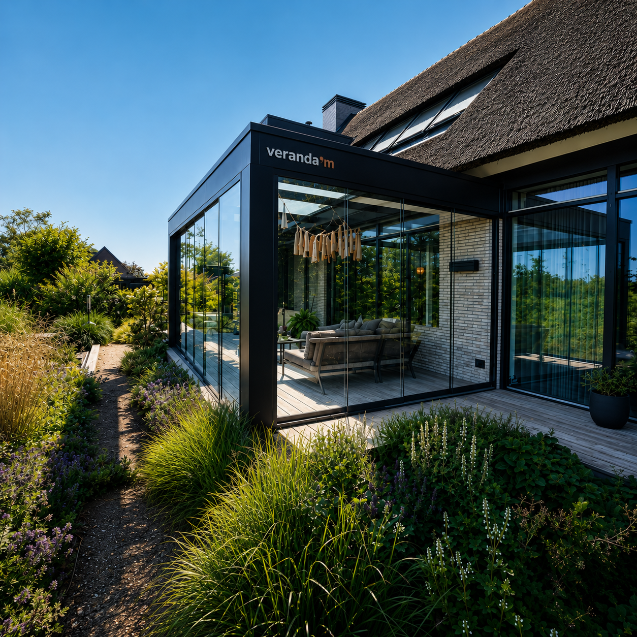 Open overkapping met loungehoek
